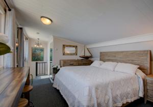 King Bedroom On 2nd Level