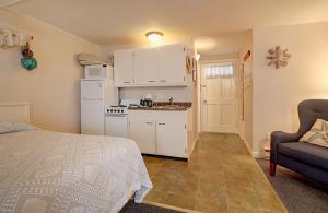 Oceanfront Standard Efficiency Suite Room 20 - Second Floor    