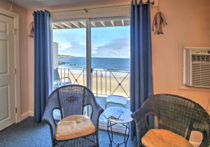 Oceanfront Standard Room Room 21 - Second Floor      