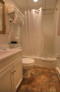 Oceanfront Queen Efficiency Room 27 - Second Floor        