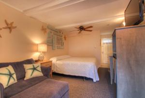 Oceanfront King with Single Pull-out Room 34 - Third Floor